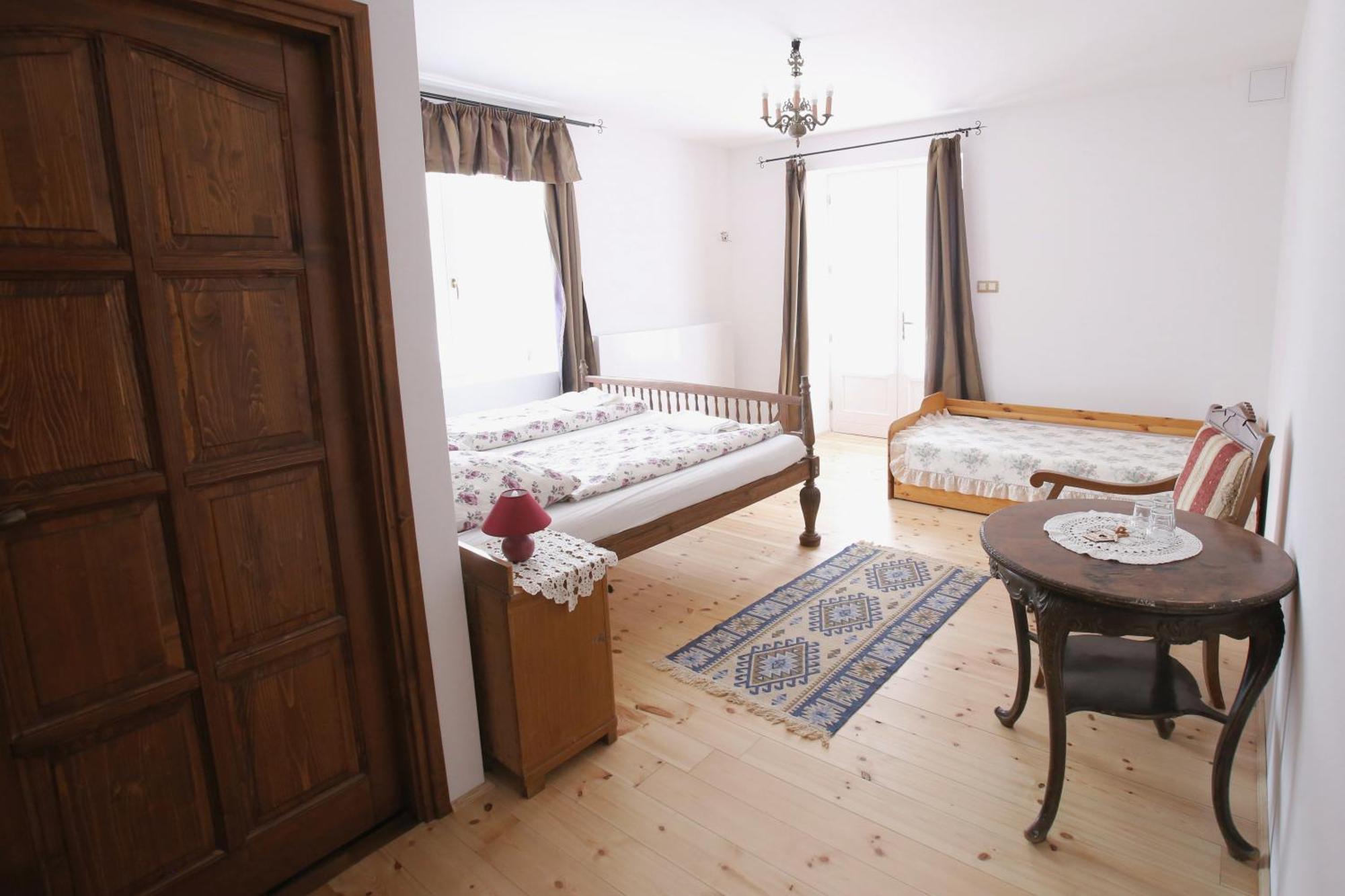 Hubertus Fogado Bed & Breakfast Csesznek Exterior photo